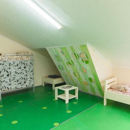 Lucky Hostel На Крещатике Kiew Exterior foto