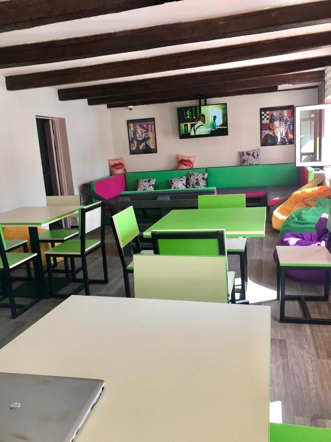 Lucky Hostel На Крещатике Kiew Exterior foto