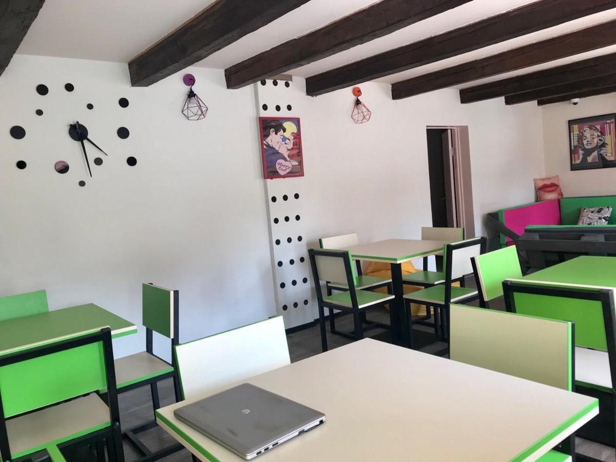 Lucky Hostel На Крещатике Kiew Exterior foto